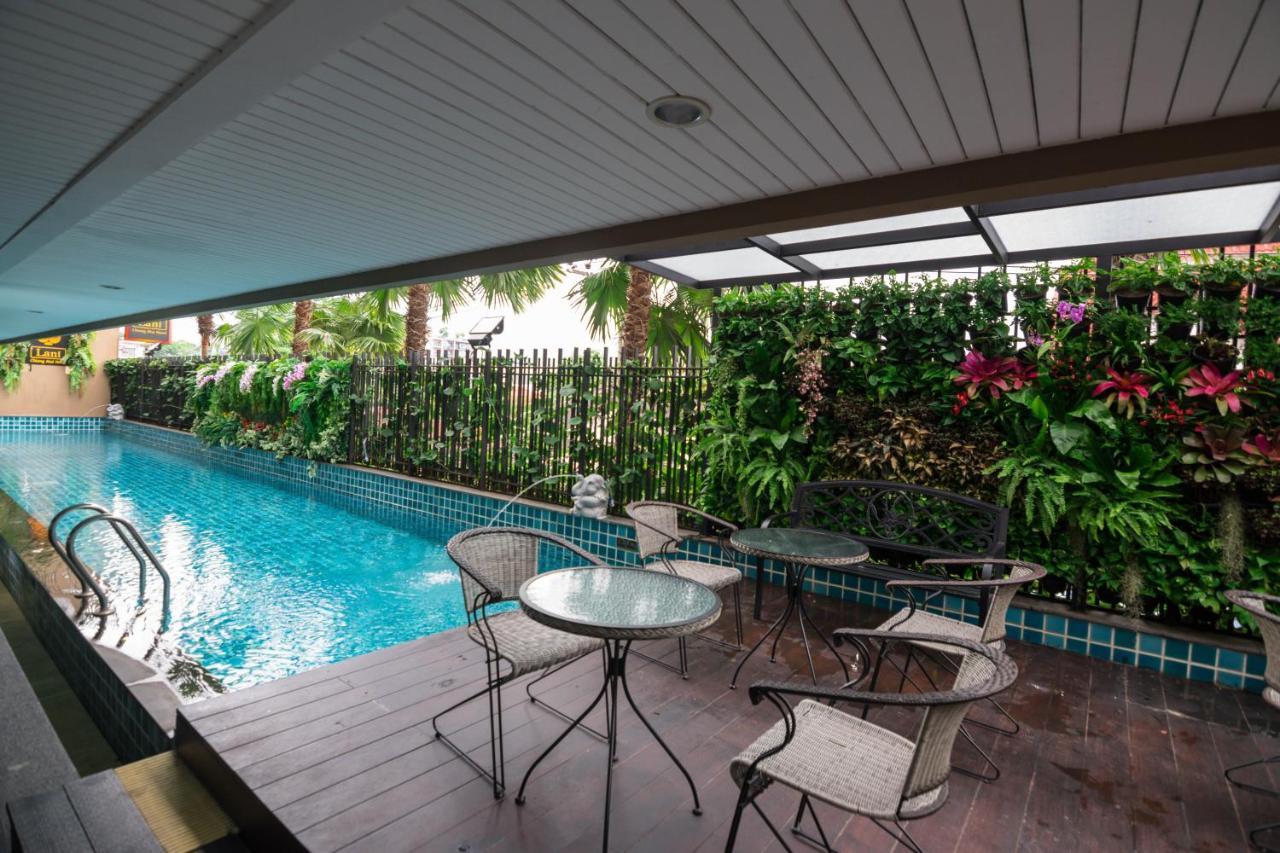 Lani Chiang Mai Hotel Exteriör bild